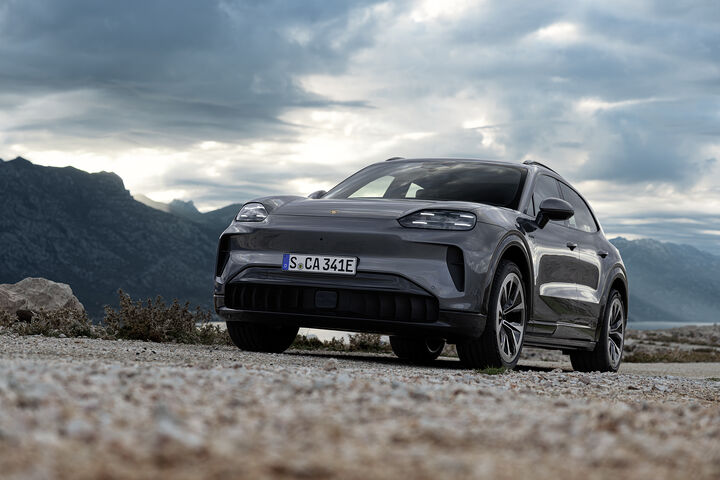 Porsche Cayenne Electric Leasing Offer image